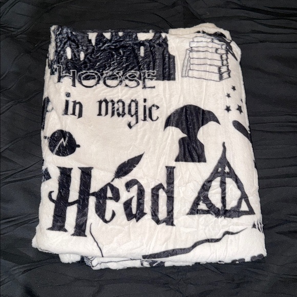 Brand new Harry Potter white and black blanket 50βX60β - Picture 9 of 9